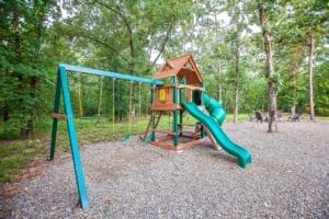 Big Buck Lodge - Cabin exterior and playground