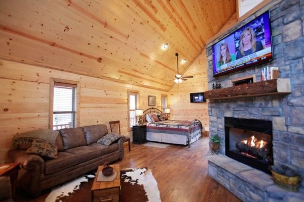 Broken Bow Cabins for Large Groups - Beavers Bend Lodging | Blue Beaver