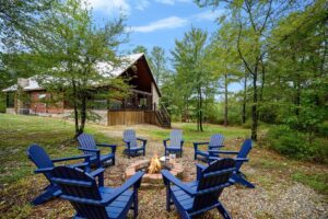 A cabin rental with an outdoor firepit in Broken Bow
